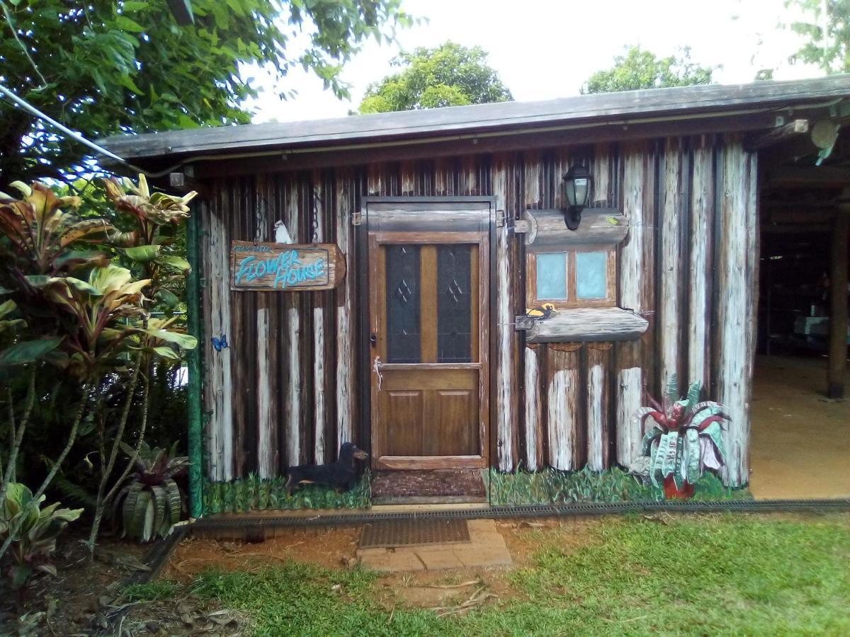 Mena Creek Flower House Exterior photo